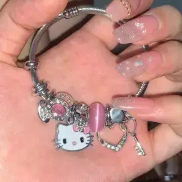 Hello Kitty Bracelet - Picture 2 of 4